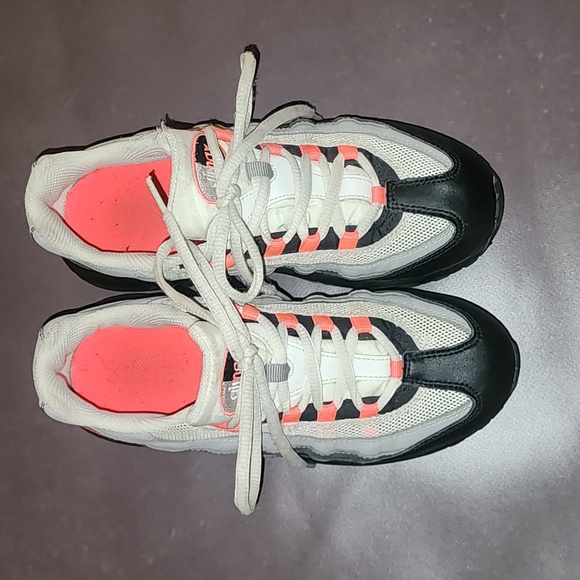 Nike Air Max 95 PS Black Solar Red 905461-007 Size 3Y - Picture 2 of 3